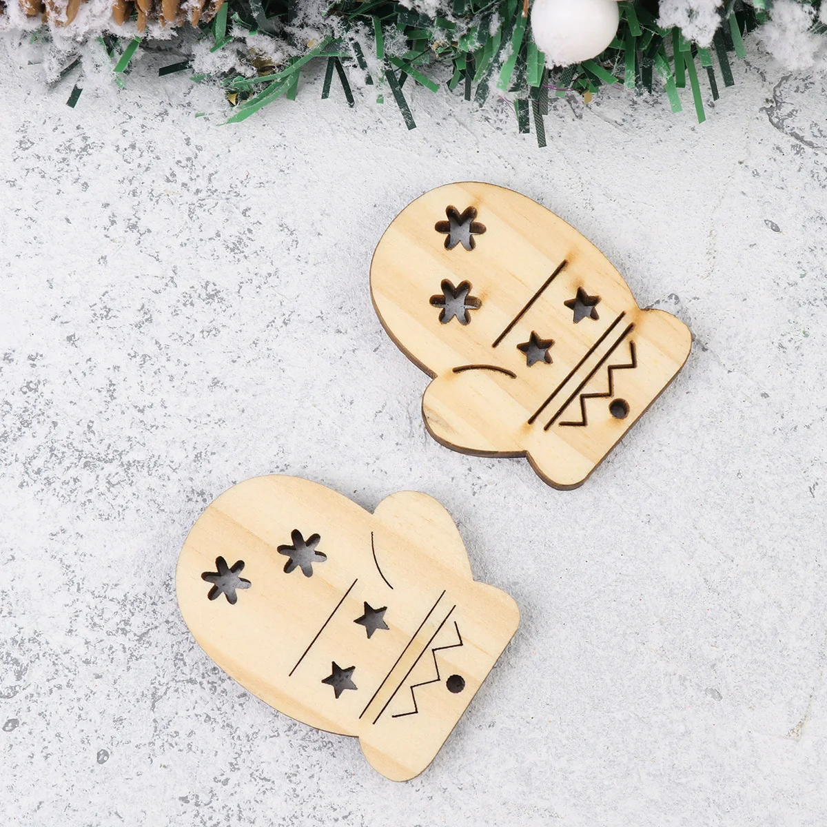 

10Pcs Christmas Wooden Hanging Pendant Creative Gloves Shape DIY Craft Ornament Christmas Tree Hanging Decorative Props Natural