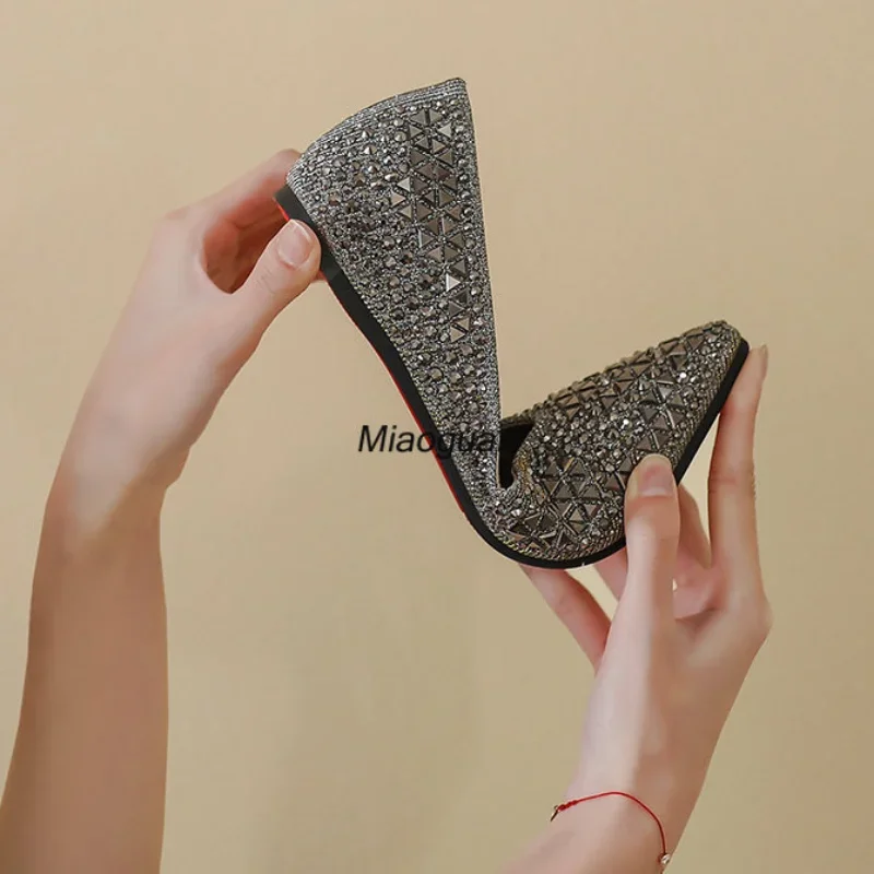 2024 New Glitter Sequins Pumps Woman Bling Diamonds Shoes Crystal Rivet Ladies Party Dress Pointy Toe Elegant Flat Bottom Loafer