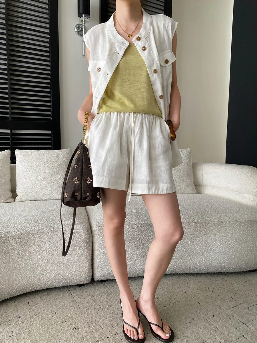 Sommerliches Damen-Set: Lässige, einfarbige Weste mit Stehkragen und Shorts mit Kordelzug – Detail 19
