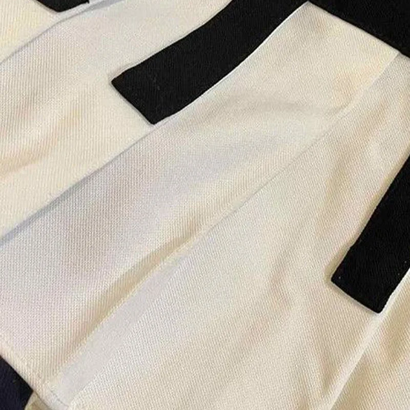 Frühlings-Kurzrock für Damen in Schwarz und Weiß mit Faltenrock im süßen und würzigen Stil und Taillenrock