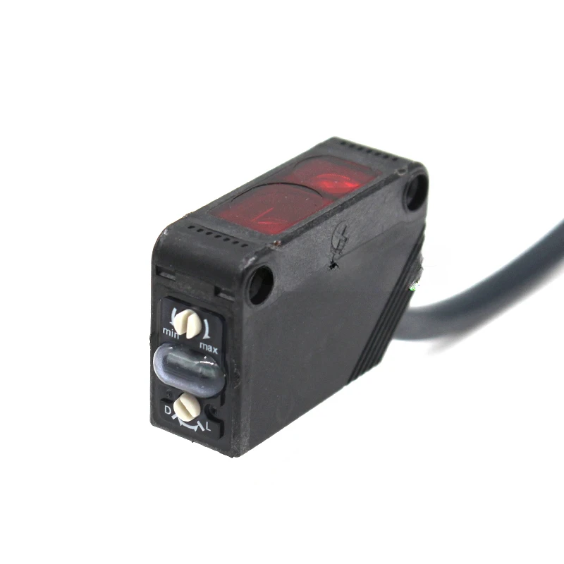 Original genuine E3Z-LS61/LS81/LS63 photoelectric sensor limited reflection switch DC three-wire