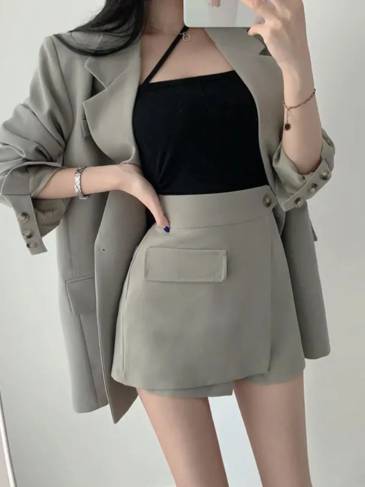 طقم بدلة نسائية أنيقة على الطراز الكوري للتنحيف، مجموعة من قطعتين متعددة الاستخدامات بأكمام طويلة وأزرار، تصميم عصري لمجموعة ...