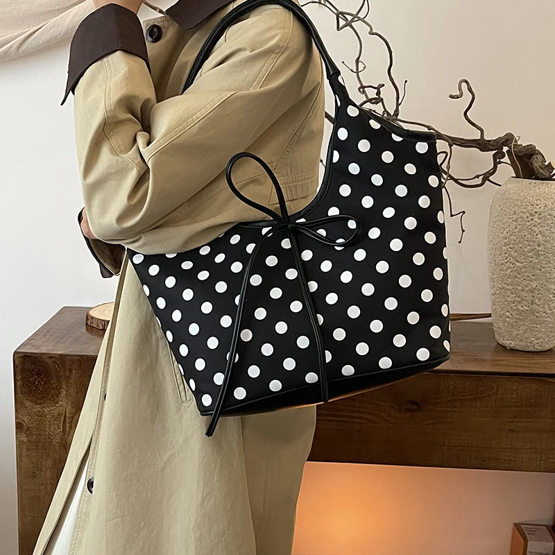 

Large Capacity Women's Fashion Trendy Nylon Cloth Polka Dot Single Shoulder Tote Bag Simple Casual Commuting Storage Bags