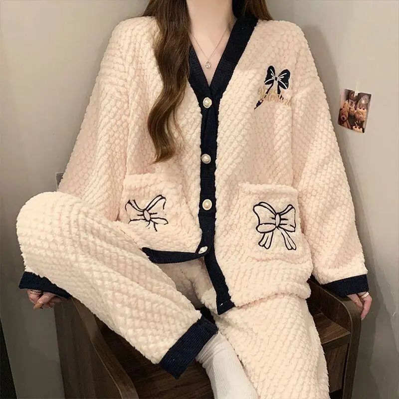 Niedliches Oberbekleidungsset, neuer Winter mit zusätzlichem Fleece und verdickter warmer Heimkleidung, sexy Pyjama, Korallen-Nachtwäsche für Damen, Herbst 2024