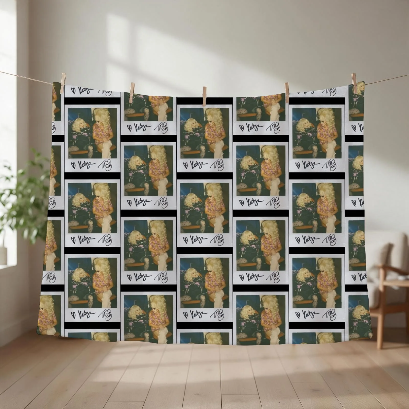 TRIXIE AND KATYA PUSSY WATCH Throw Blanket