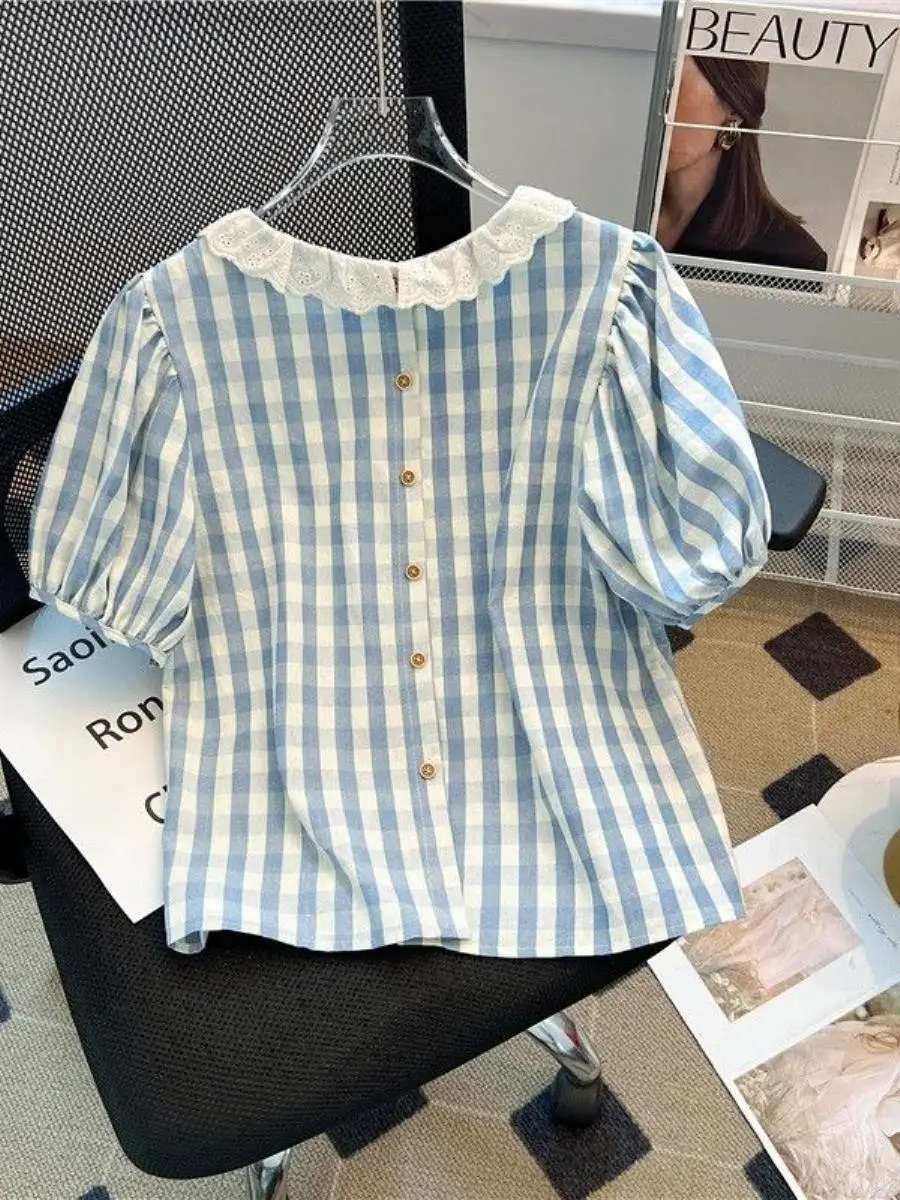 camisa-xadrez-feminina-retro-com-gola-boneca-e-renda-estilo-doce-de-verao-solta-com-bolso-bufante-e-lenco-estilo-empresarial-ve4yk2yv