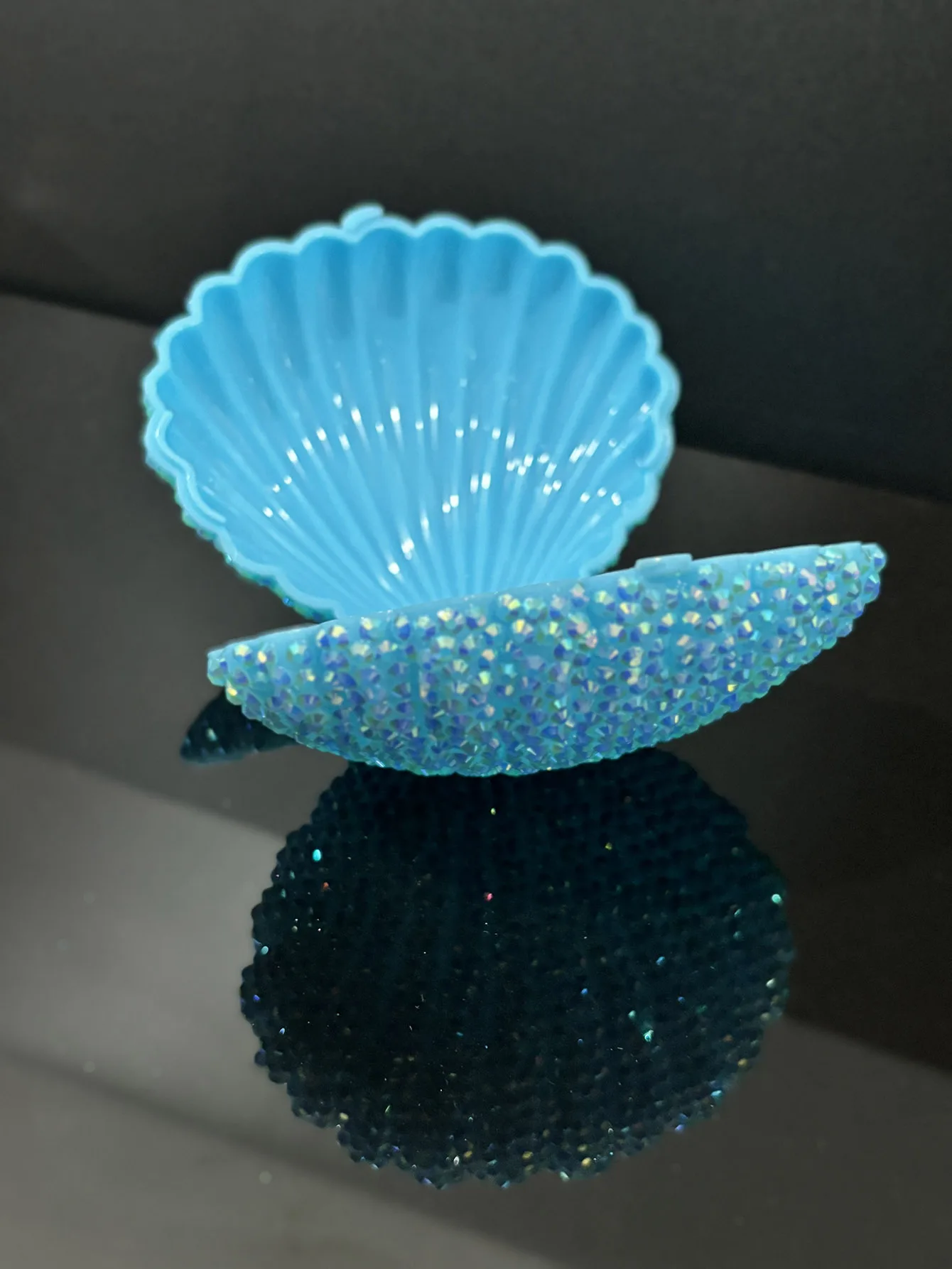 

Shiny jewelry storage box, gift box, shell-shaped treasure chest