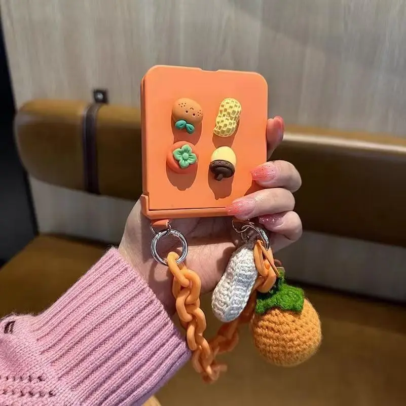 Cute Persimmon Pendant Bracelet Phone Case For Motorola RAZR 50 Ultra 40 Ultra 60 Pro Razr Plus 2025 2024 2023 Hinge Cover