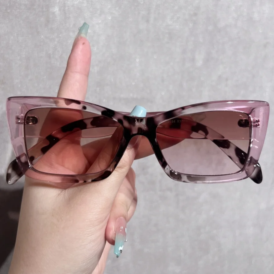 1 قطعة نظارات الموضة النسائية نمط جديد حساسة إطار صغير عين القط أنيقة متعددة الاستخدامات عادية العصرية نمط الشارع عيد الميلاد ديكورا