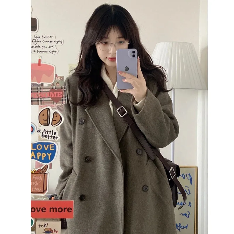 

A new Herben-style double-breasted mid-length woolen overcoat for person