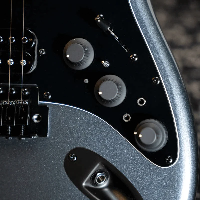 Smart Electric Guitars for Beginners 22-Fret 6-String C-Shaped Maple Neck 6-Point Tremolo Bridge with Built-in Effects