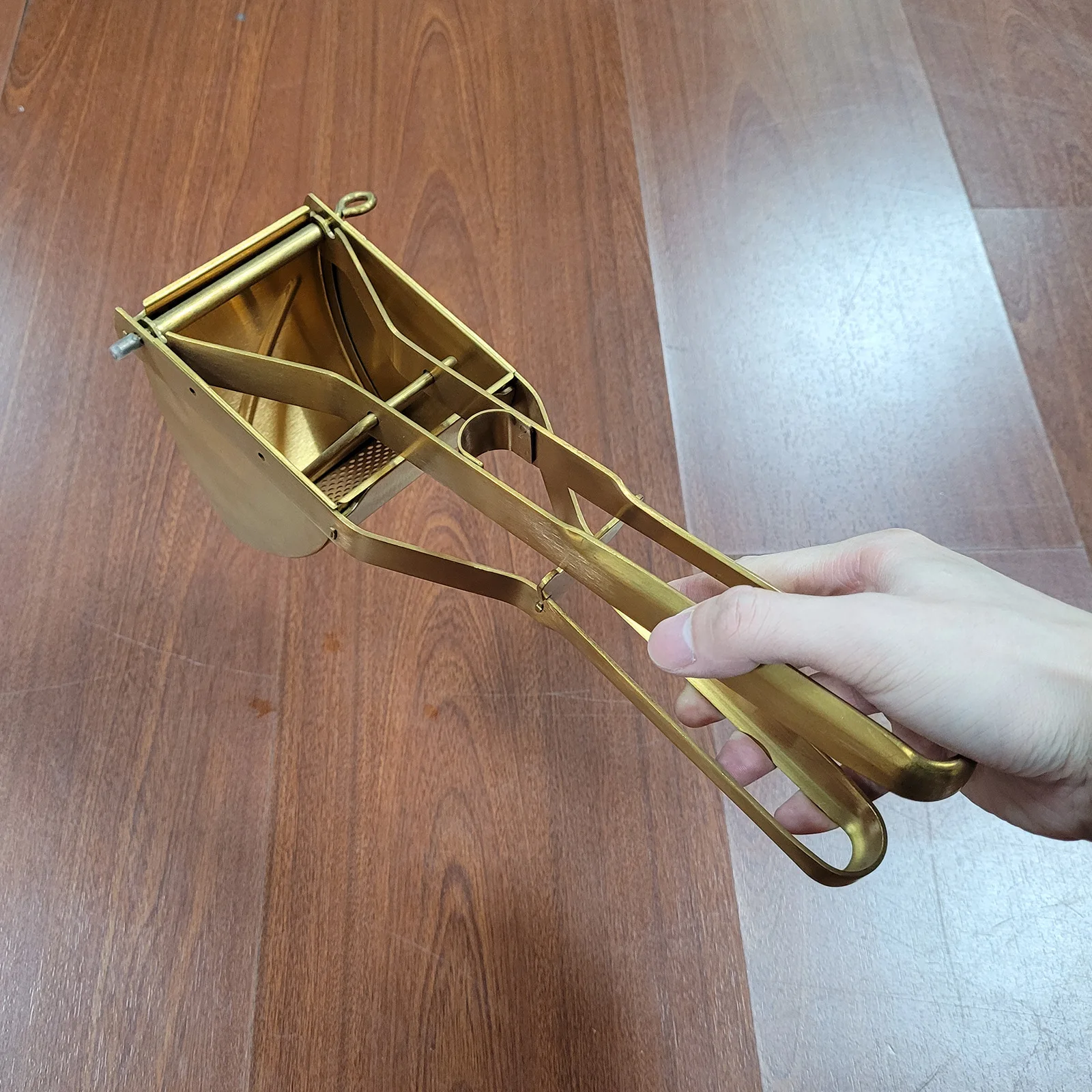 

Stainless Steel Shaped Juicer Kitchen Lemon Juice Press Manual