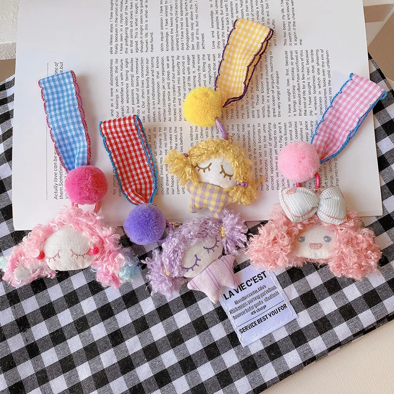 

Ins плюшевая подвеска для телефона с вьющимися волосами для девочек, зимняя подвеска ярких цветов, универсальный короткий ремешок для мобильного телефона с зажимом