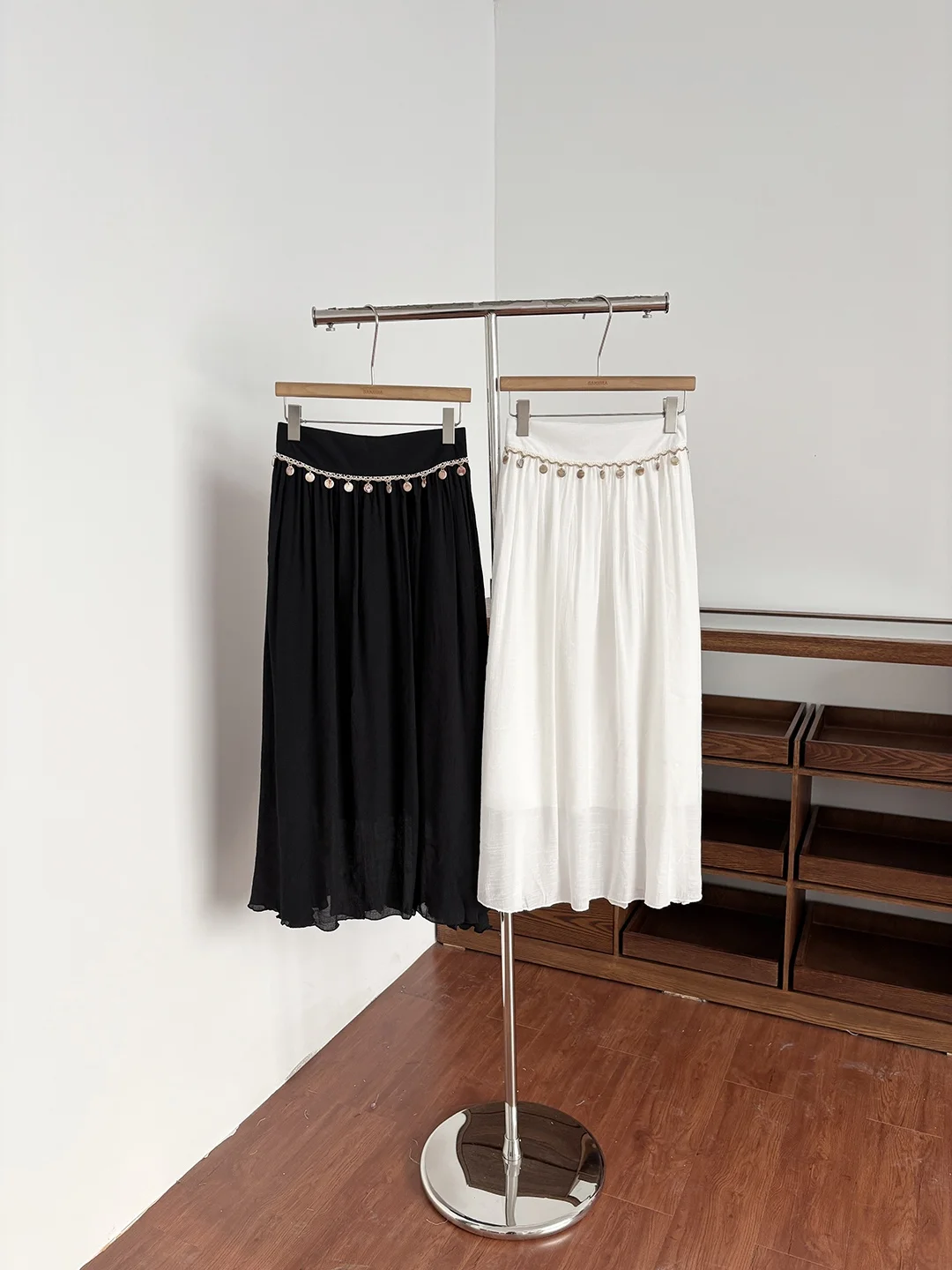 

High Waist A-Line Skirt Women's Summer Elegant Pleated Midi Skirt Hiding Hip Slimming Holiday Style White Skirt
