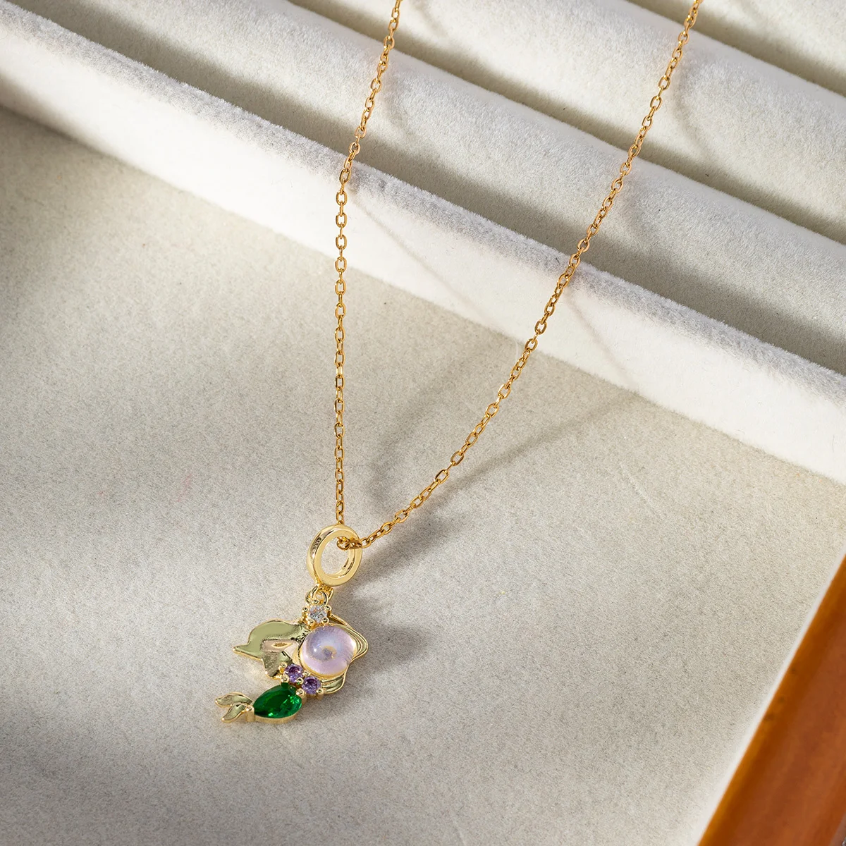 Sweet and cute zirconia girls little princess pendant necklace, hundred copper models romantic girls birthday gift jewelry.
