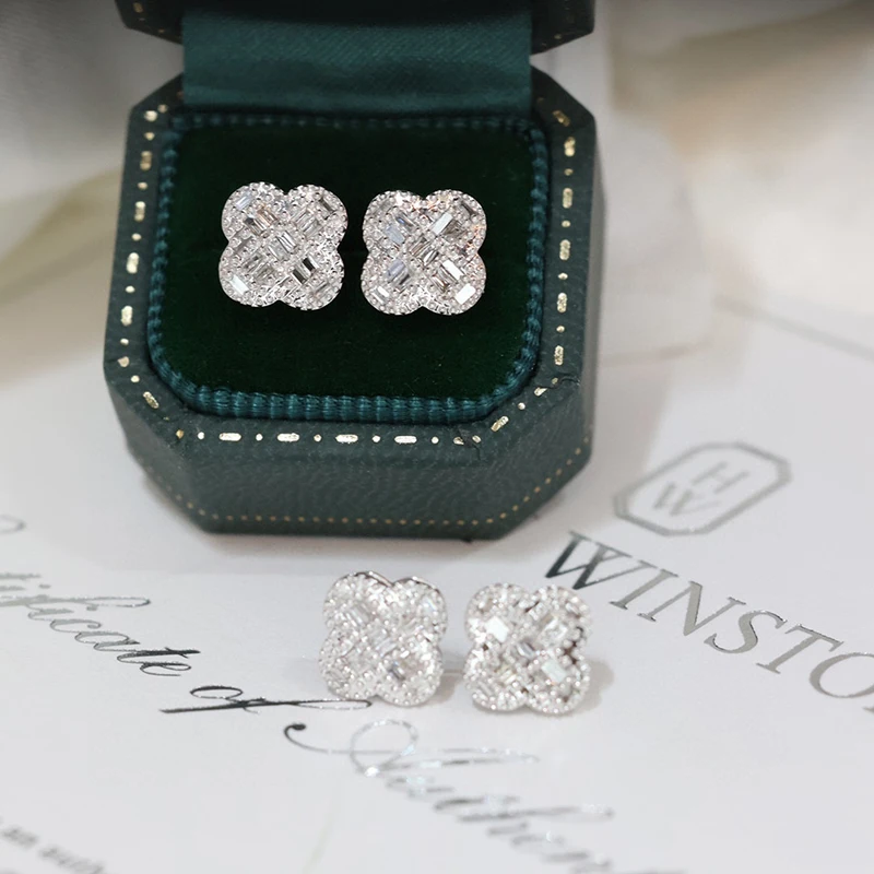 Imagem -03 - Brincos de Ouro Branco para Mulheres Real Natural Diamond Stud Clássico Clover Design Alta Joalheria Presente de Aniversário Kugg18k