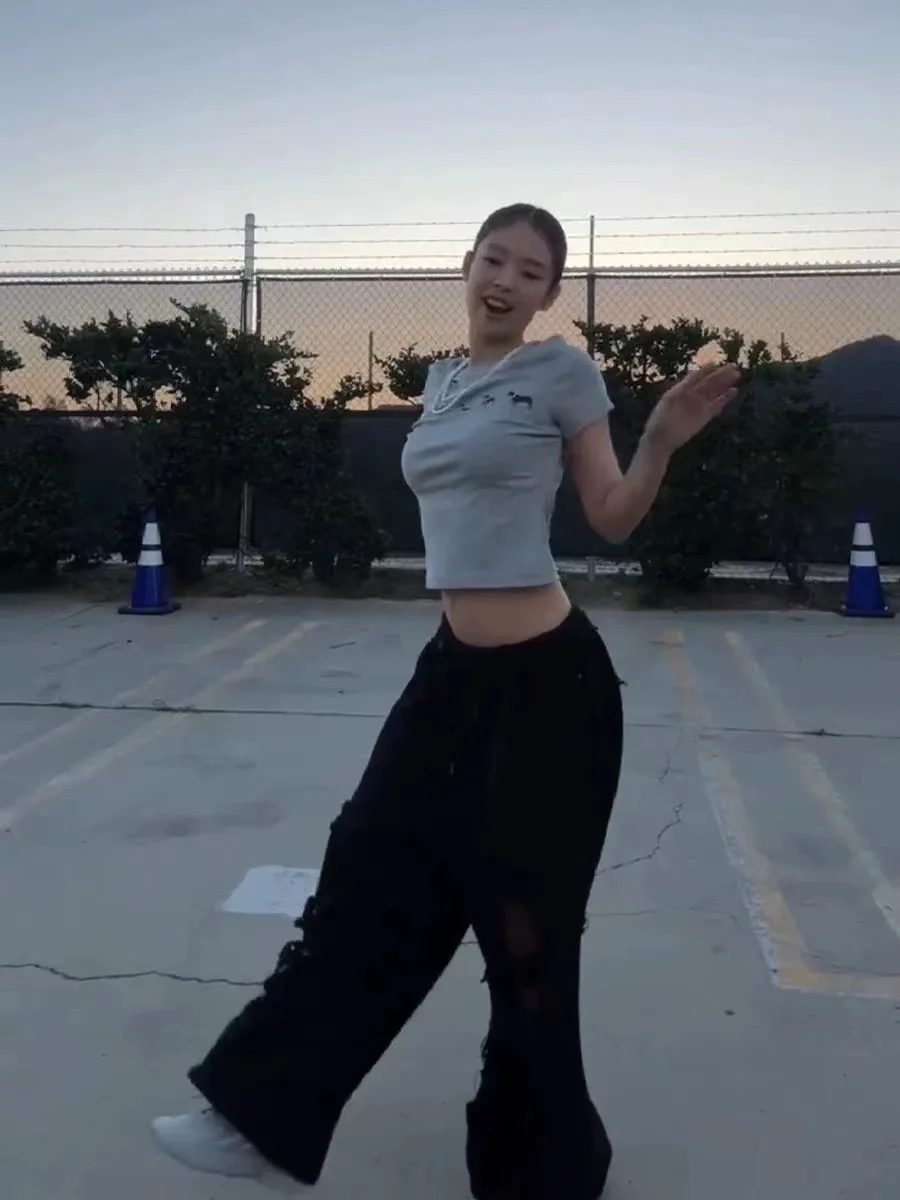 تي شيرت نسائي من ay Dog Print ort Sve تي شيرت نسائي Sle Summer American Hot Girl بقصة ضيقة وطول ort علوي للتنقل Sle مستدير Ne...