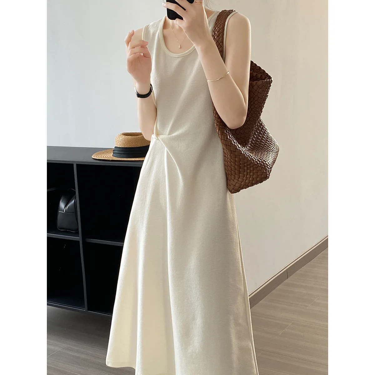 

Summer women's sleeveless crew neck vest dress
