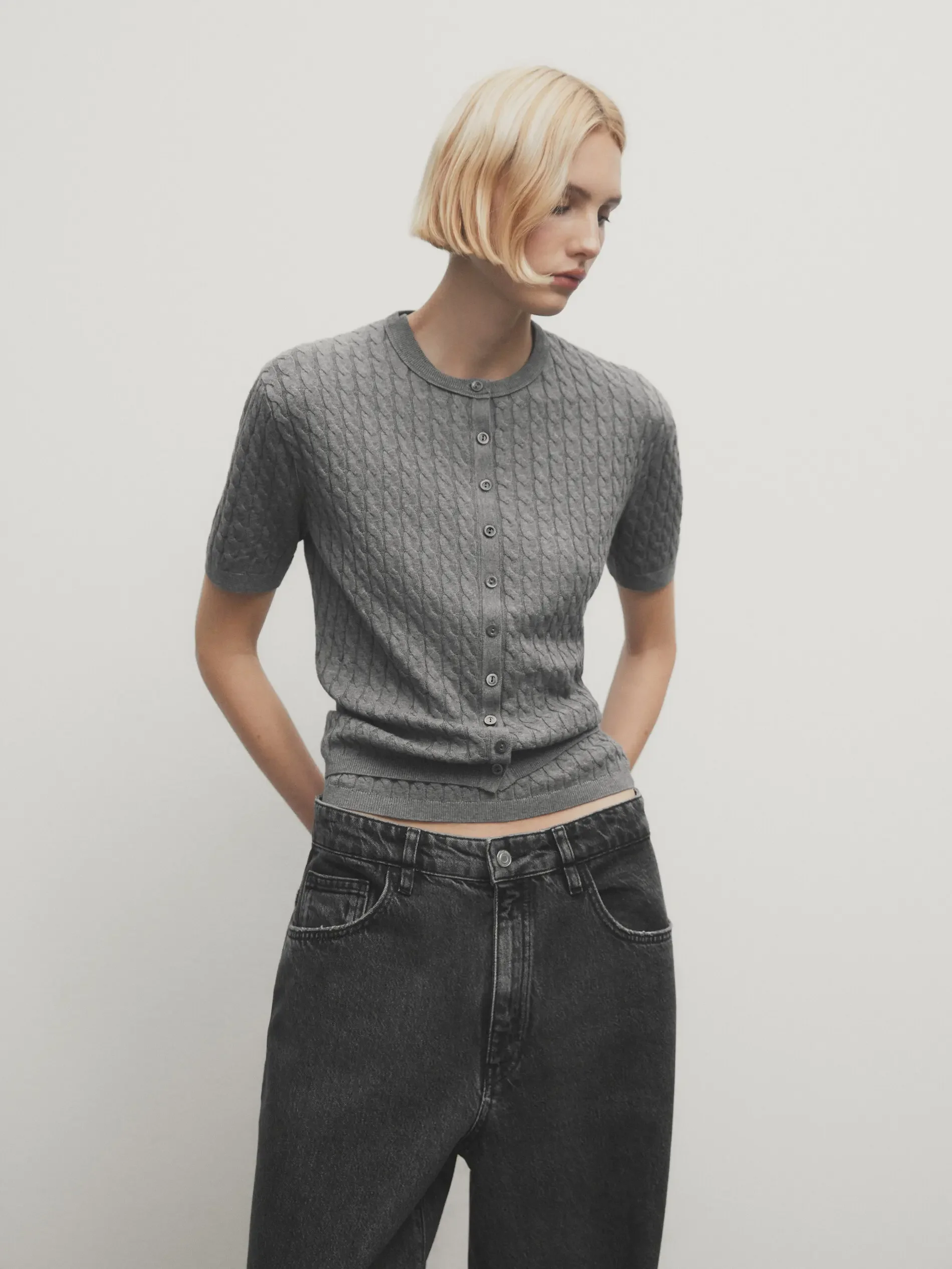 

Ethereal MD 2026 YAZHIMEI: Новая весенняя коллекция женских повседневных серых минималистичных элегантных приталенных вязаных кардиганов с коротким рукавом