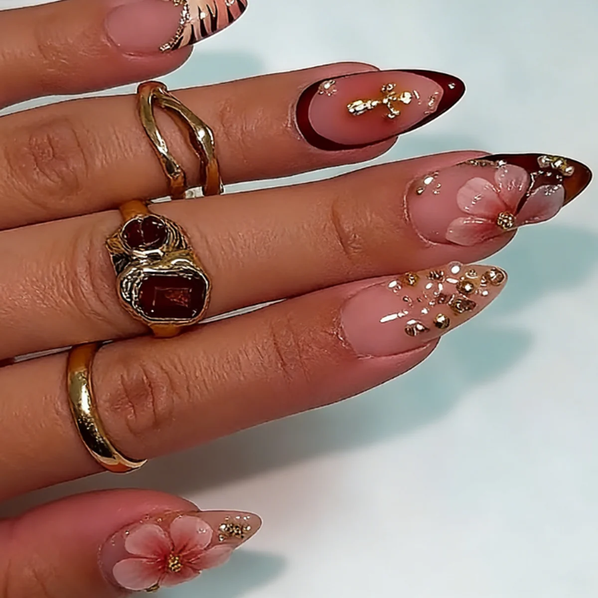 

24PCS 3D Gilded Leopard Flowers Fake Nails with Almond Hand Set Diamond False Nails High End French Sweet Spicy Press on Nails