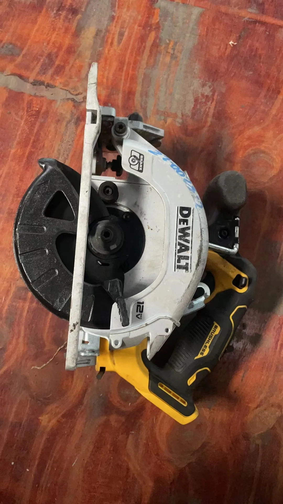 

DeWalt DCS512N-XJ 12v XR Brushless Circular Saw Bare Unit,TOOL ONLY,SECOND HAND