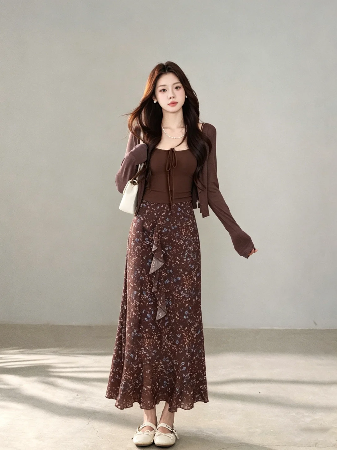 

Summer Anti-Aging Fashion Set Coffee Color Strapless Open Cardigan Women's Beautiful Floral Half-length Skirt Set Women's Fas...