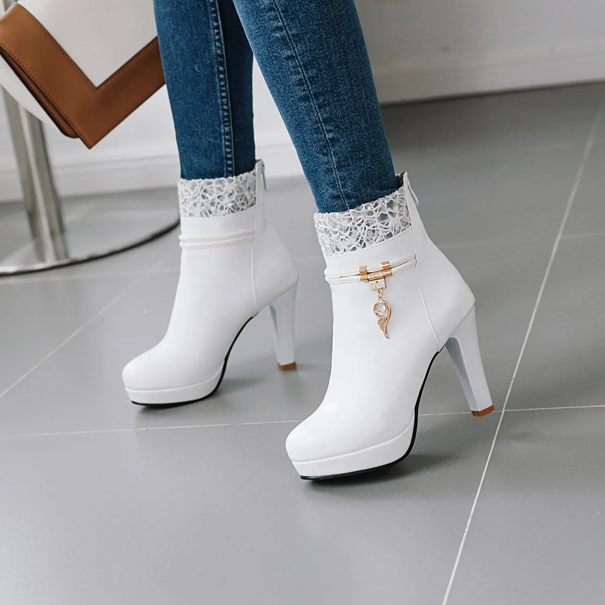 

Winter Fashion High Heels Woman Booties Lace Design Princess Platform Party Wedding Women Shoes White Black Pink Ankle Boots