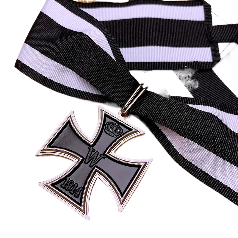 دبابيس ألمانية شارة متقاطعة من الحديد وسام فارس مرصعة بالألماس مجموعة ميداليات شريطية للرقبة من أوراق البلوط الفضي