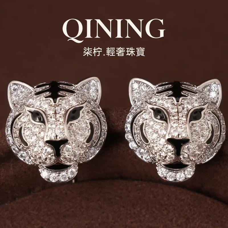 Louvre, black and gold tiger shadow earrings, heavy industry design sense, daily cool sa earrings, light luxury, high-end