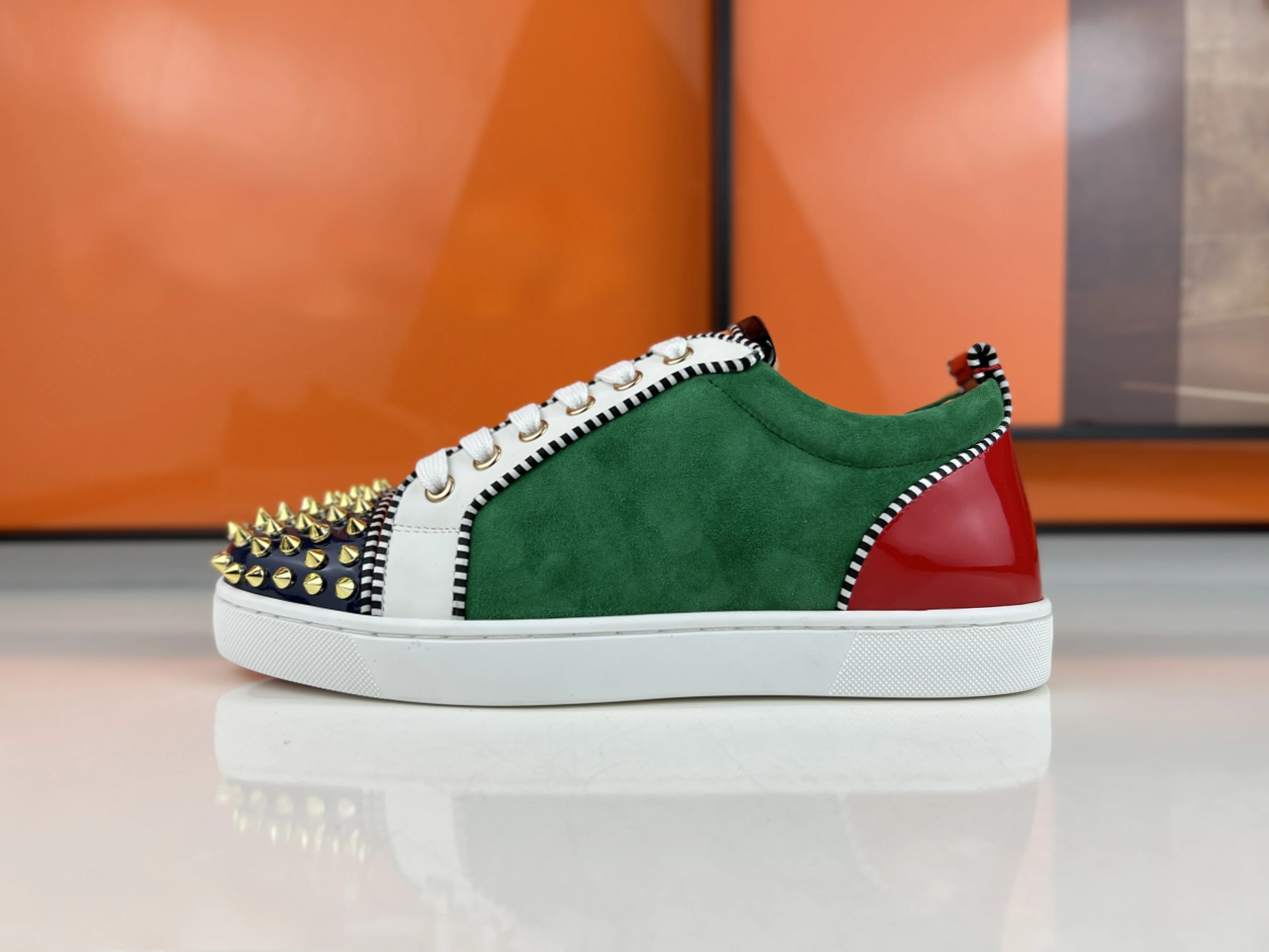 Mens Multicolor Patchwork Trainers Green Suede Gold Pyramid Studs Cap Toe Daily Fashion Streetwear Red Bottom Sneakers Shoes