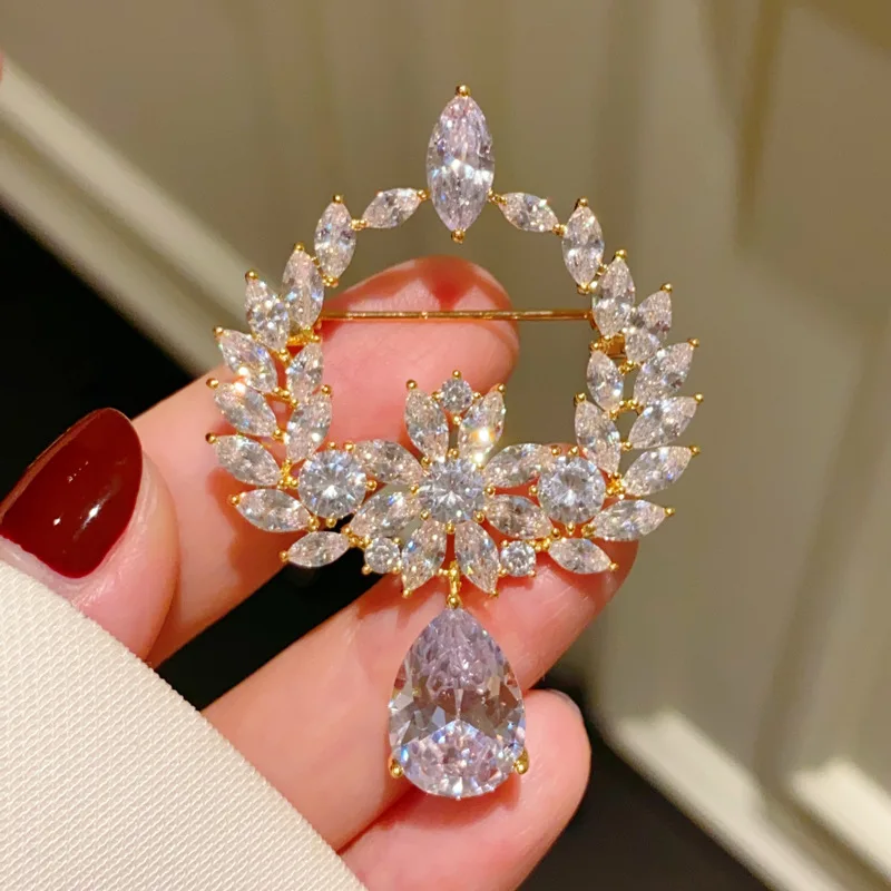 Pin Buckle Brooches For Women Gold Color Sparkling Palace Water Droplet Zircon Fine Jewelry Fashion Dress Accessories Corsage