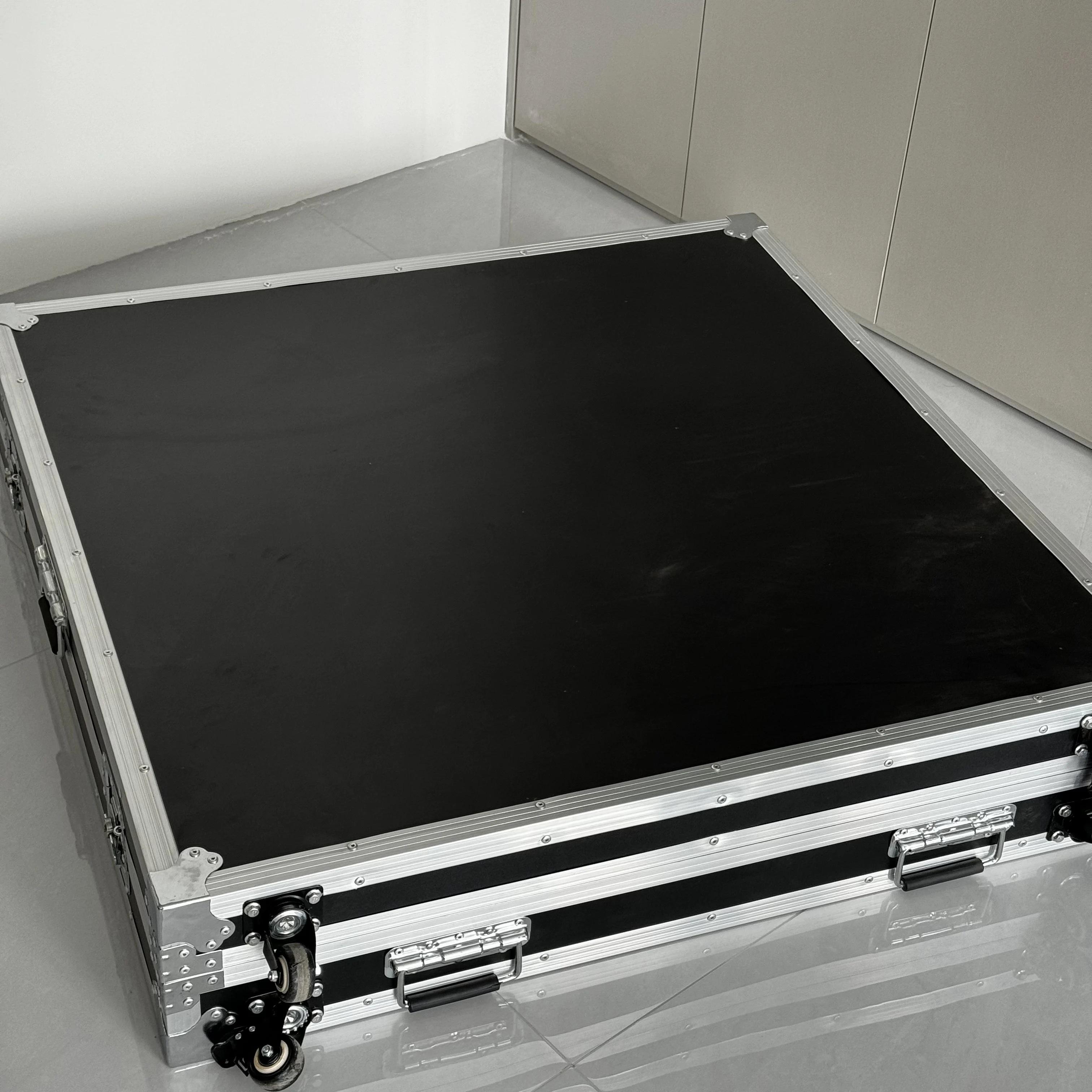Aircases  For Transporting Photo Booths To Better Ensure Product Safety And Quality