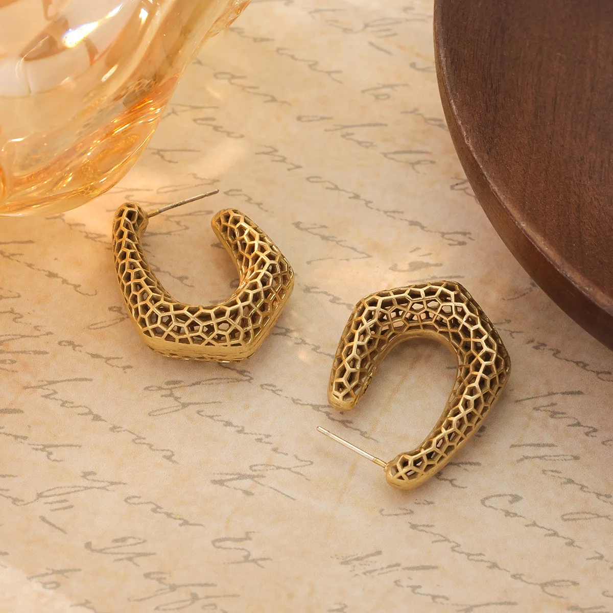 French Style Geometric Irregular C-Shaped Polka Dot Metal Texture Copper Russian Gold 925 Silver Needle Niche Earrings