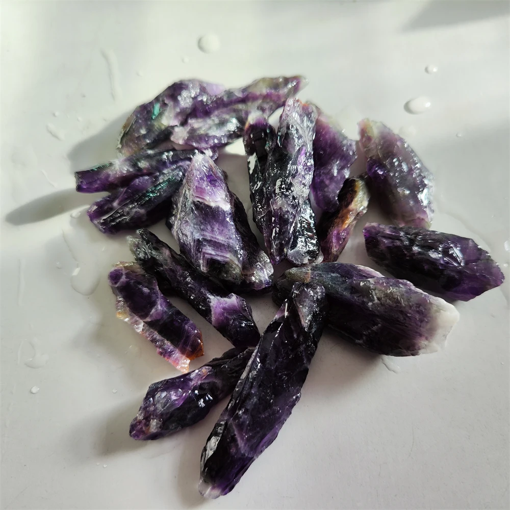 Natürlicher Amethyst-Stein, Kristallstein, gezahnte Form, Heimdekoration, unregelmäßiger Stein, FengShui-Mineral-Rohquarzstein