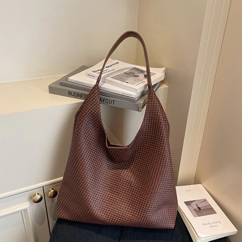 

Винтажные тканые сумки для женщин 2025, зимние новые повседневные сумки-тоут большой вместимости, однотонные сумки из искусственной кожи для мамы и ребенка