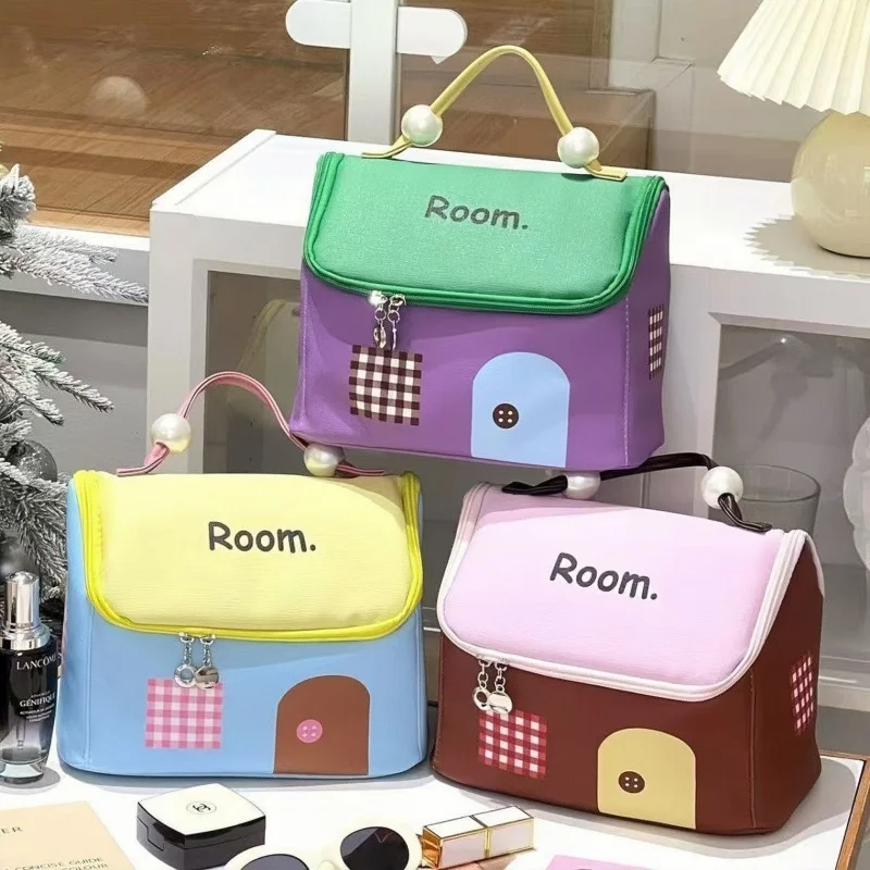 1pcs New Mini House Cosmetic Bag Portable Pearl Handle Large-Capacity Stylish House-Shaped Bag for Women Girls Travel Gifts