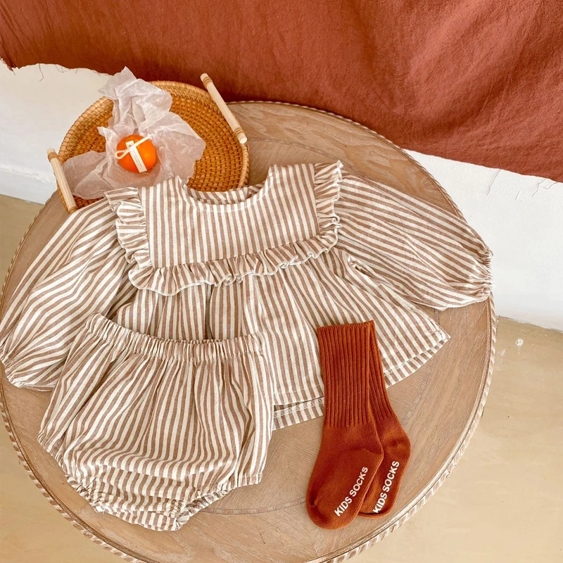 New autumn baby clothing, 0-3 year old girl with a ruffle collar striped long sleeved skirt and bread pants two-piece set