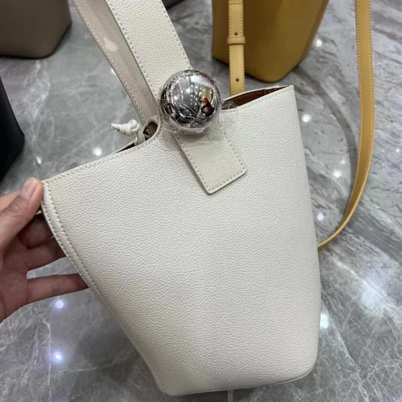 Leather Large Capacity Fashion Casual Shoulder Bag Niche Design Premium Bucket Bag High Quality Light Luxury Women's Shoulder Ba