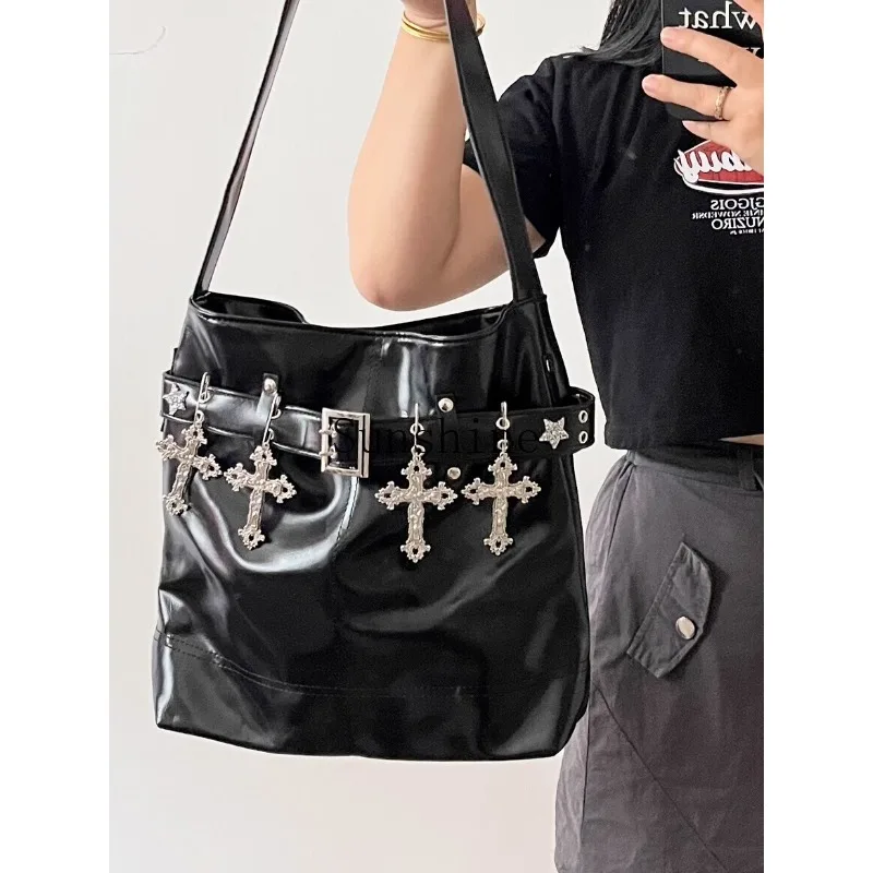 Large capacity black oil wax leather personalized shoulder bag premium feeling bag