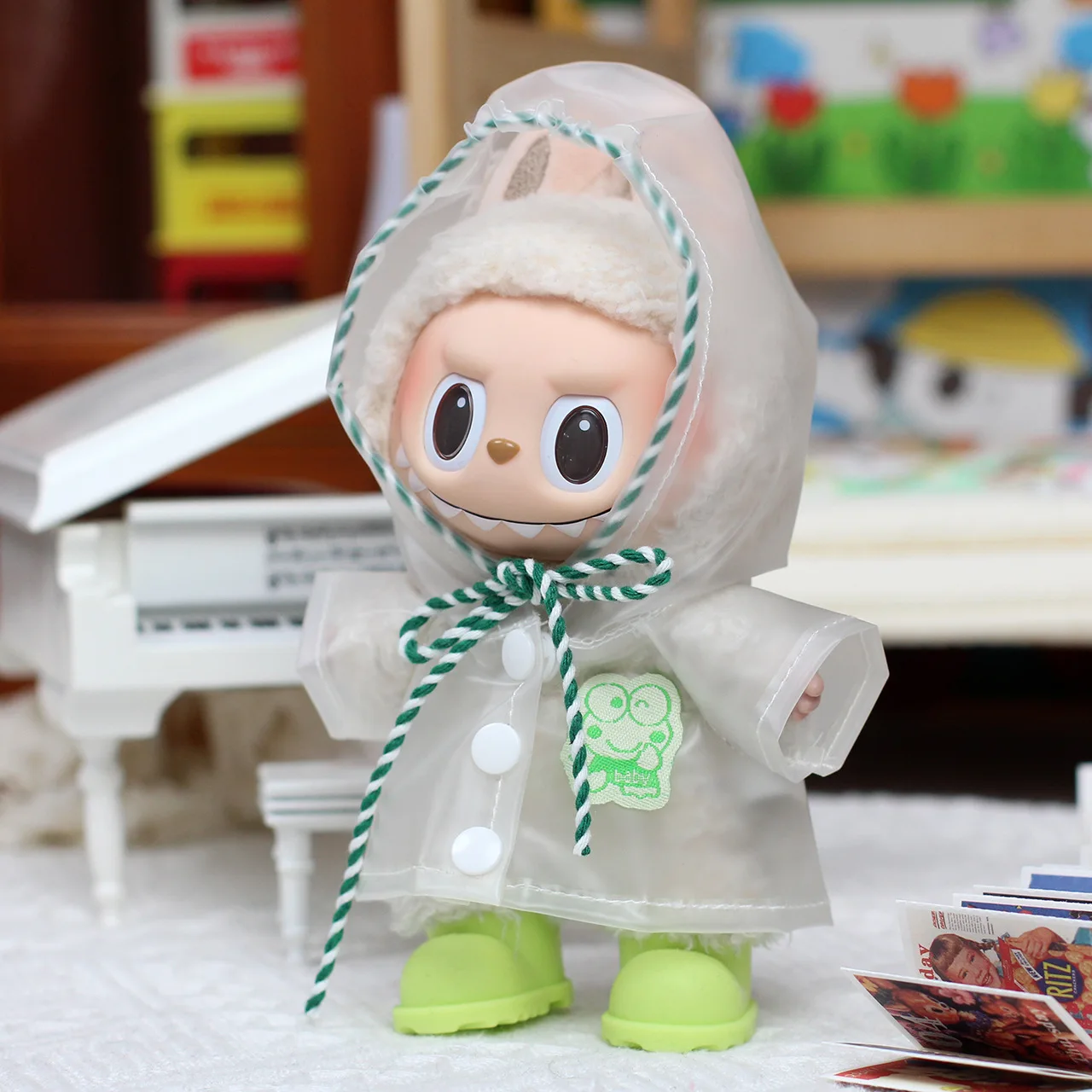 

Only Clothes 17cm Cartoon Labubwa Clothes Vinyl Pendant Doll Clothes Raincoat Heart Macaroon Labubu Decorative Clothing.