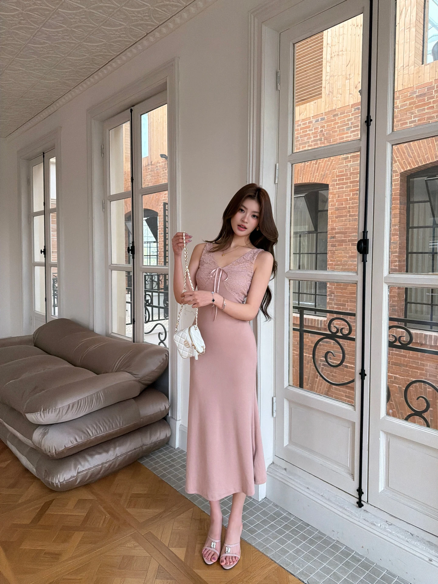 

Good Wang Pink Lace Trim Slim Fit Sleeveless V-Neck Gown Fashionable Gluechiffon Ladies Dress Standard Version Daily Wear