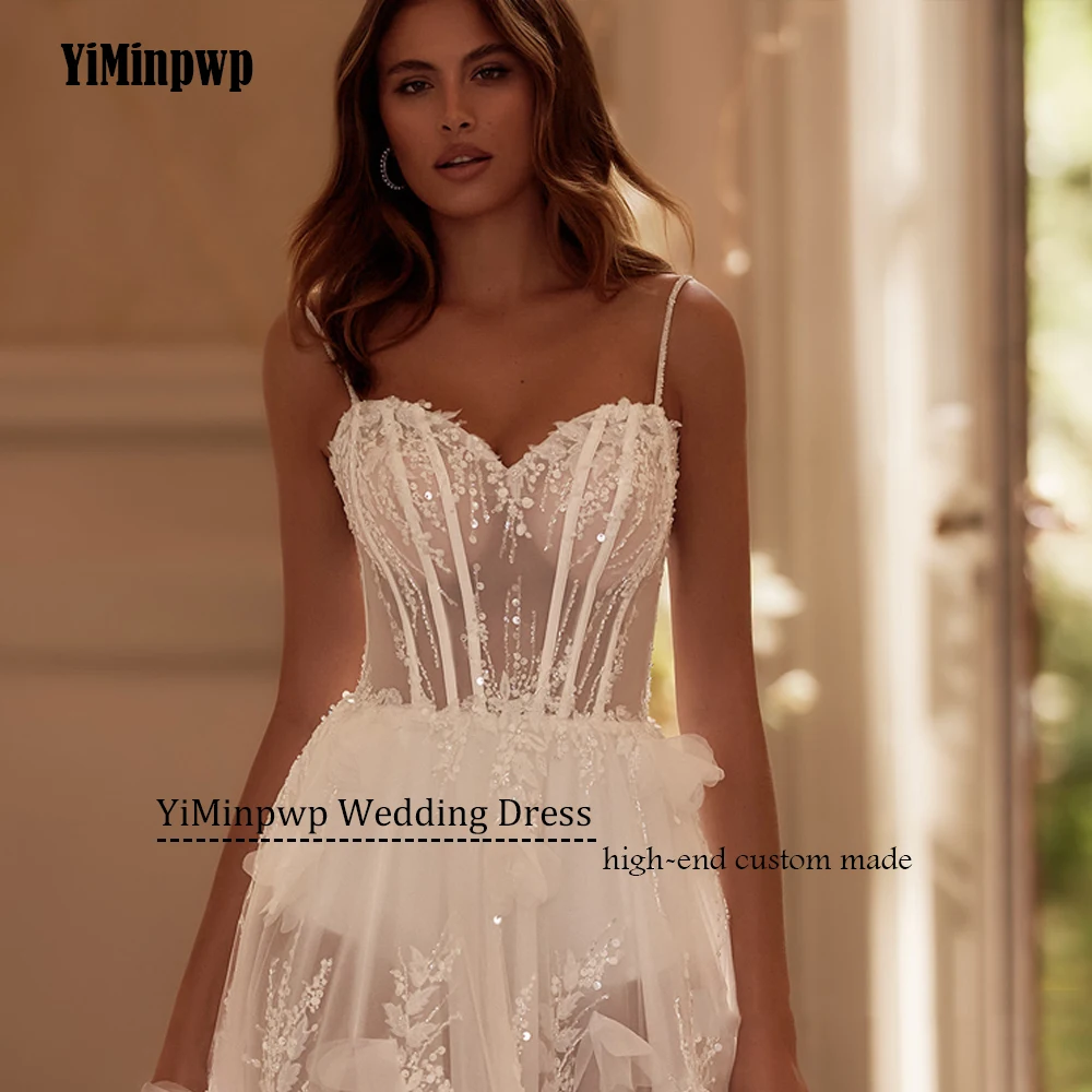 Vestidos de novia bohemios con tirantes finos de lujo personalizados para mujer, vestidos de novia de playa con escote en forma de corazón y flores con abertura lateralLujo personalizado correas de espagueti Boho vesti