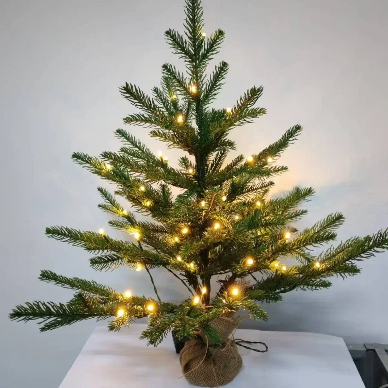 

Artificial Christmas Tree PE Small Christmas Tree Family Christmas Atmosphere Decorated Mini Xmas Tree with Lights 60cm