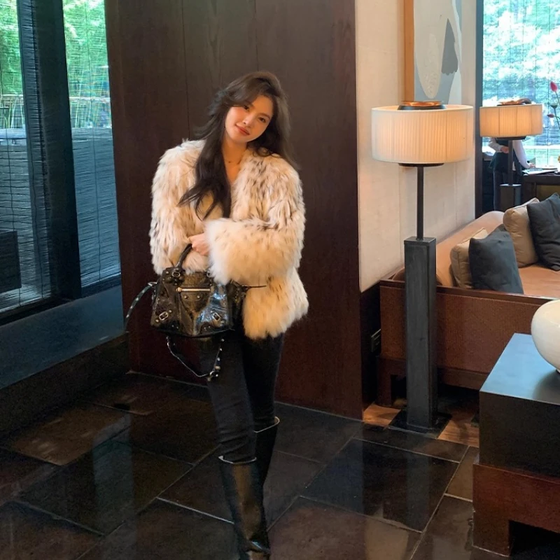 YOLANFAIRY معاطف الراكون الطبيعية كاملة للنساء الشتاء الدفء الخامس الرقبة موضة الشباب الأبيض الحقيقي الراكون الفراء سترة الإناث 2025