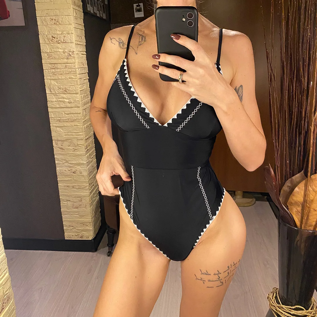 Neuer, verführerischer Badeanzug für Damen mit V-Ausschnitt, offenem Rücken und Polsterung, einteiliger Badeanzug, hoch geschnittene Beine, Monokini, Badebekleidung, Modell V4968. – Detail 2