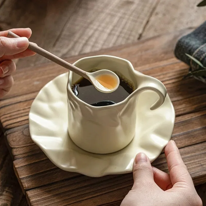 Creative Wrinkled Ceramic Coffee Cup and Saucer Home Breakfast Milk Tea Cup with Saucer Exquisite Porcelain Latte Coffee Cup Mug