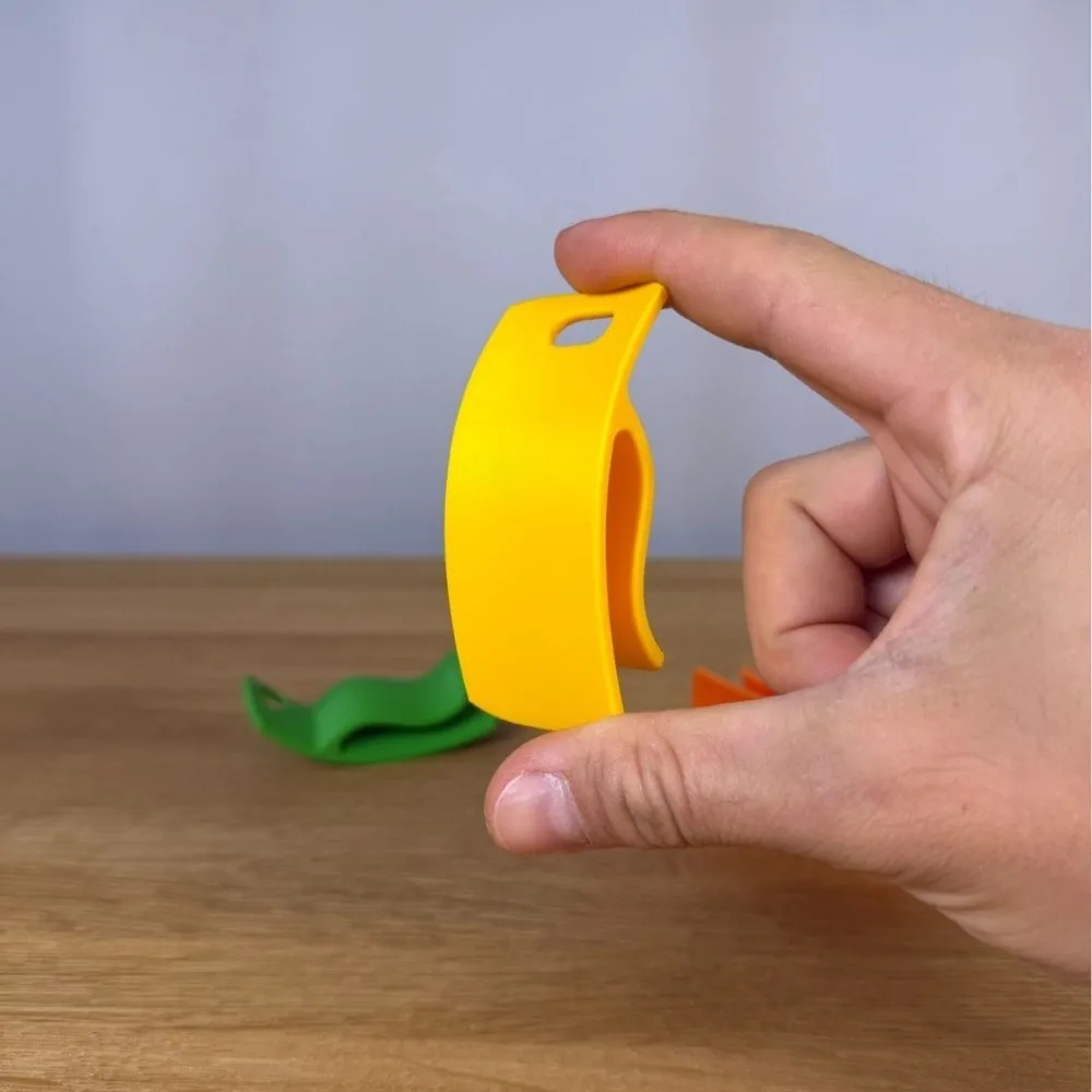 Light Weight 3D Printed Shoe Helper Plastic Curved Shape Shoe Puller Portable Hand Grip Heel Guard for Daily Dressing
