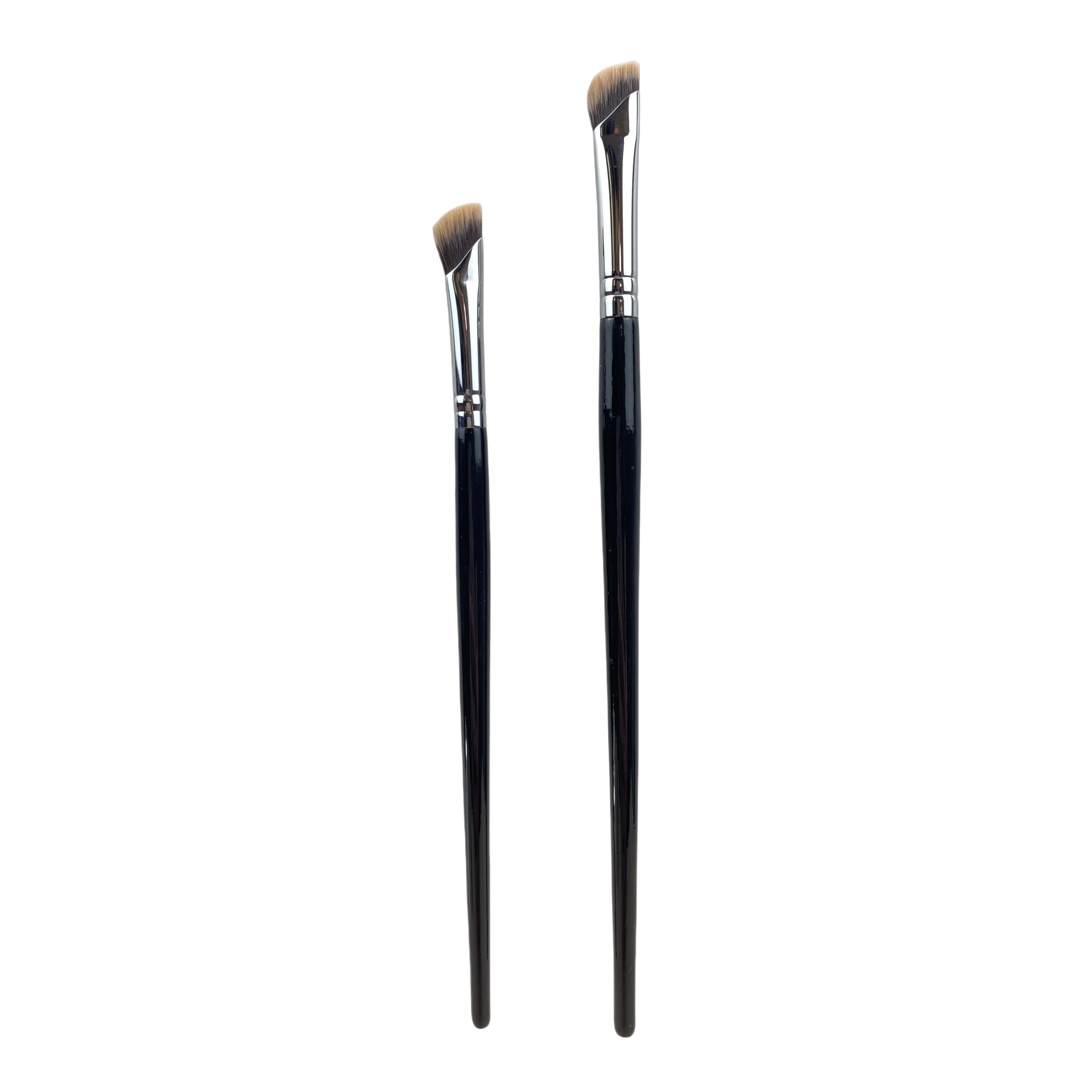 Sickle shaped eyeliner brush