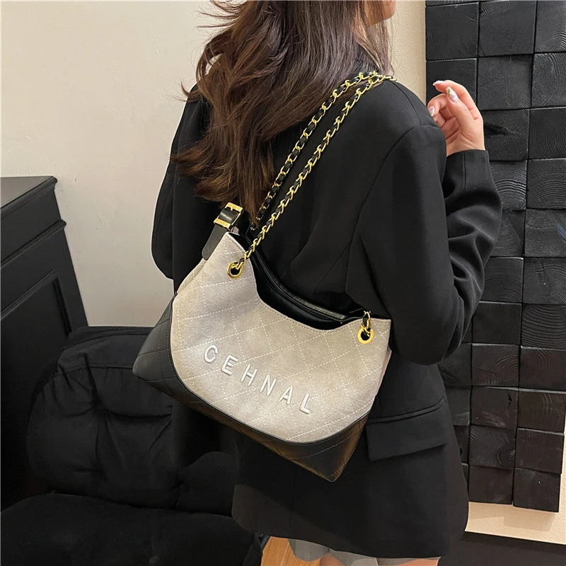 

Стильная дизайнерская сумка-тоут из текстурированной кожи, элегантная кожаная сумка через плечо для женщин, вместительная сумка с большим объемом.