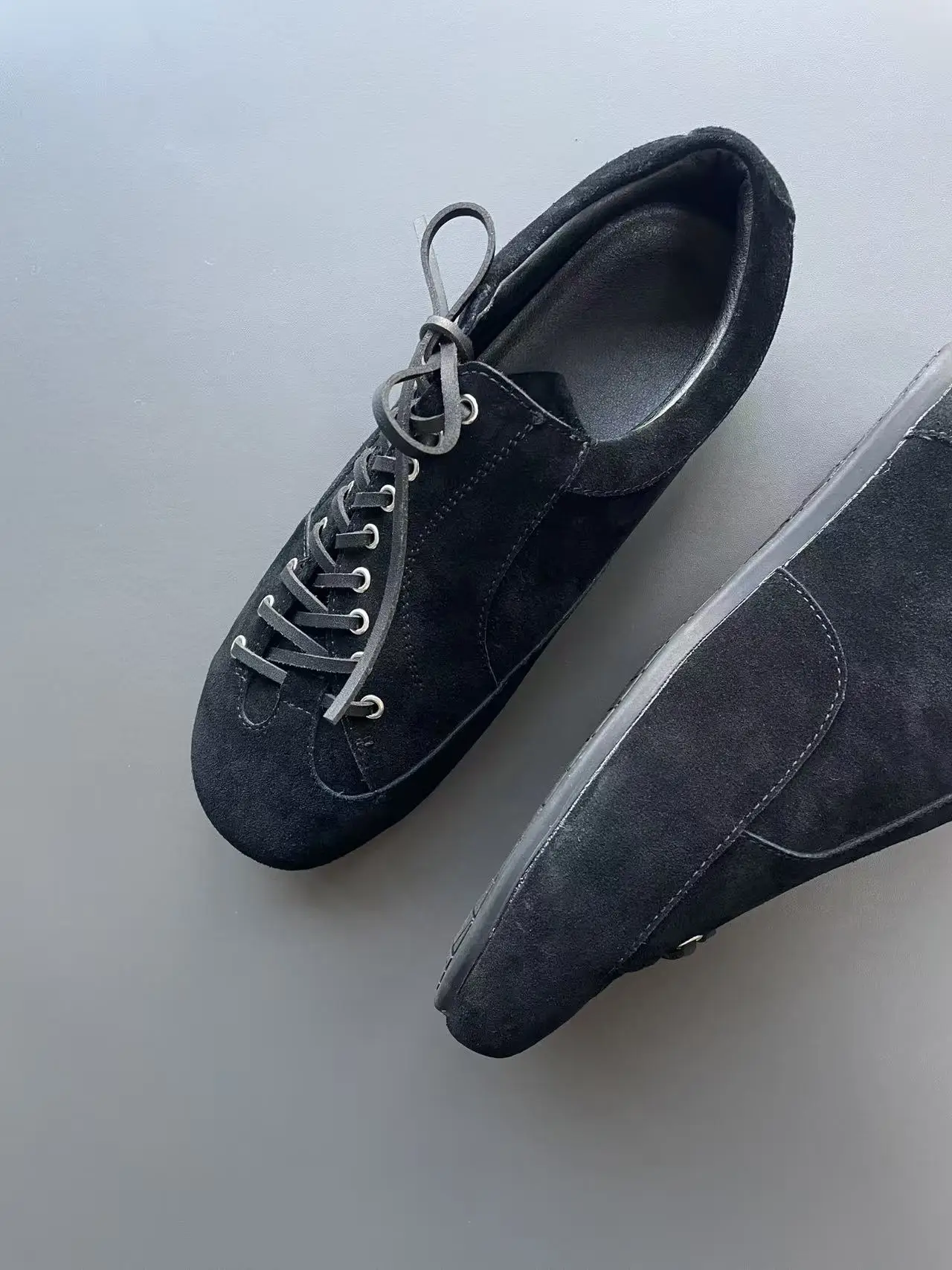 

Casual Trainer Shoes Men's Thin Sole Football Shoes Retro Trendy Outdoor British Sports Leather Shoes Simple Design Training ...